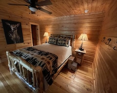 Toàn bộ căn nhà/căn hộ Newly Renovated 3 Bedroom Lodge Cabin - Stones Throw From Soquee River (Demorest, Hoa Kỳ)