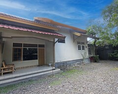 Hotel Spot On 92973 Madani Syariah Guesthouse (Praya, Indonesien)