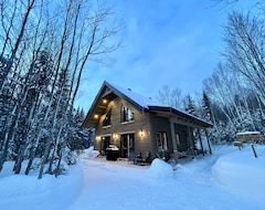 Toàn bộ căn nhà/căn hộ The Birch House - Cottage With Spa Located 10 Min From Le Massif De Charlevoix (Saint-Tite-des-Caps, Canada)