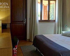 Hotel Tota Virginia Antico Podere (Serralunga d'Alba, Italija)