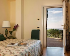 Hotel Altafiumara Resort & Spa (Villa San Giovanni, Italy)