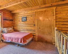 Entire House / Apartment Charming Montana Retreat With Mountain Views! (Martinsdale, USA)