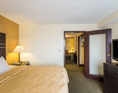 Khách sạn Quality Suites Milwaukee Airport (Milwaukee, Hoa Kỳ)
