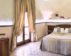 Hotel Villa Degli Angeli (Castel Gandolfo, Italy)