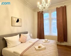 Hele huset/lejligheden Idee Living: Traumhaftes Altbau Apartment - Balkon (Wiesbaden, Tyskland)