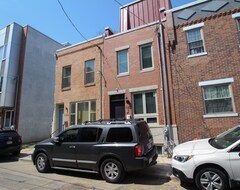 Cijela kuća/apartman Remarkable Downtown Home! Roof Deck! Sleeps 2-16+! Free Parking! (Philadelphia, Sjedinjene Američke Države)