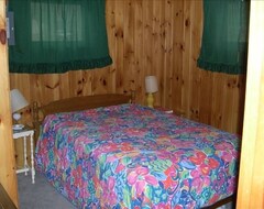 Entire House / Apartment Quiet, Cozy Cabin on 400 feet of Beautiful Thunder Lake (Remer, USA)