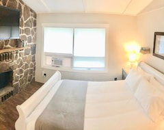 Toàn bộ căn nhà/căn hộ Bright And Clean Chalet With Hot Tub (Donegal, Hoa Kỳ)