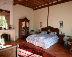 Tüm Ev/Apart Daire Chateau Des Egrons; Elegance In A Magical Setting, Tennis Court And Heated Pool (Riocaud, Fransa)