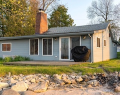 Entire House / Apartment Waterfront Lake Michigan Hideaway: Private Beach! (Stephenson, USA)