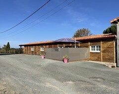 Cijela kuća/apartman Maison à La Campagne, Piscine (Verruyes, Francuska)