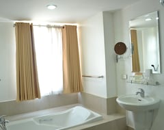 The Pinnacle Hotel and Suites (Davao City, Philippines)