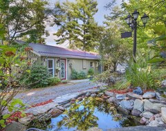 Cijela kuća/apartman Lake House On Buck! Clear Fresh Water And Classy Cottage (Perth Road, Kanada)