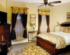 Historic Branson Hotel - Serendipity Room with Queen Bed - Downtown - FREE TICKETS INCLUDED (Branson, USA)