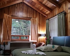 Hotel Los Pinos Cabins & Reserve (Monteverde, Costa Rica)