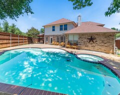 Toàn bộ căn nhà/căn hộ Spacious And Cool Home With Backyard Pool And Patio Bbq! (Highland Village, Hoa Kỳ)