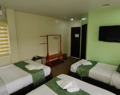 Khách sạn Oyo 1063 Manuelas Suites (Puerto Princesa, Philippines)
