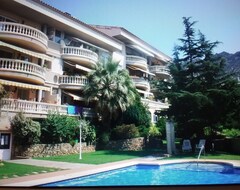 Tüm Ev/Apart Daire Beautiful 3 Bedroom Apartment In A Quiet Village Location With Pool (Palau Sabardera, İspanya)