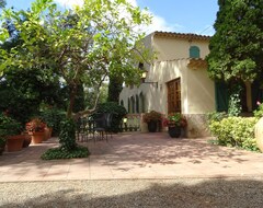 Hele huset/lejligheden Beautiful House 5000m2 Private Garden With Pool I And Porch With Barbecue.wi-fi (Valls, Spanien)