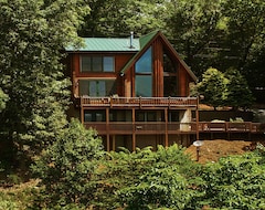 Entire House / Apartment Mountain Top Home Overlooking Lake, Hot Tub, Sauna, Game Loft, Boat Rental (Waleska, USA)