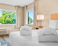 Hotelli Gold Coast Inn Breathtaking Sunsets Corner Lake View Room 201 (Traverse City, Amerikan Yhdysvallat)