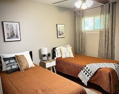 Tüm Ev/Apart Daire Cheerful 2 Bedroom With Covered Patio (Bridge City, ABD)