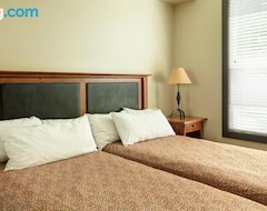 Căn hộ có phục vụ Panorama Mountain Resort - Premium Condos and Townhomes (Panorama Resort, Canada)
