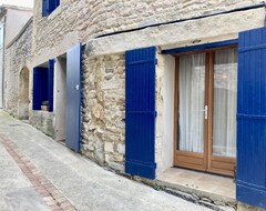 Toàn bộ căn nhà/căn hộ Charming Village House, Maison Bleu, Near Beaches, Mountains, Historic Sites (Nages-et-Solorgues, Pháp)