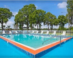 Hotel Howard Johnson Express Inn - Suites Lake Front Park Kissimme (Kissimmee, EE. UU.)