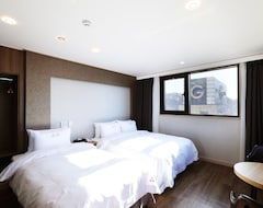Hotel Grand Suites (Incheon, Južna Koreja)