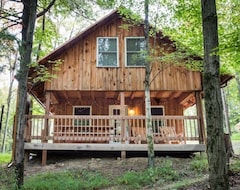Koko talo/asunto The Killbuck Cabin @ The Mohicans Treehouse Resort (Wooster, Amerikan Yhdysvallat)