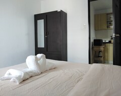 Hotel The Uptown Place (Iloilo City, Philippines)