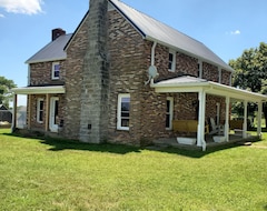 Toàn bộ căn nhà/căn hộ Farmhouse In The Lake Cumberland Area (Nancy, Hoa Kỳ)