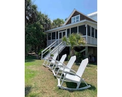 Entire House / Apartment Newly Renovated Goat Island House With Jet Dock (Isle of Palms, USA)