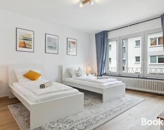 Koko talo/asunto Ganz Neu, 80qm 3 Zimmer, Nahe Messe & Klinikum, 2x 55 Smart Tv, Netflix, Keyless (Essen, Saksa)