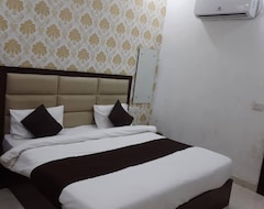 Khách sạn OYO Flagship 81517 Hotel Cloud Inn (Agra, Ấn Độ)
