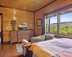 Entire House / Apartment Secluded 6 Bedroom Private Indoor Pool Cabin With Hot Tub And Mountain Views (Cosby, USA)