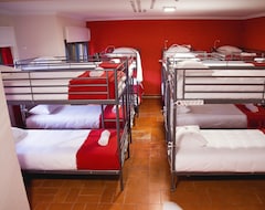 Help Yourself Hostels - Carcavelos Coast (Cascais, Portekiz)