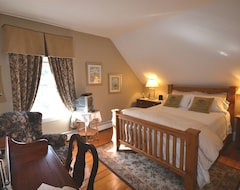 Khách sạn The Briarwood Bed And Breakfast (Enfield, Canada)