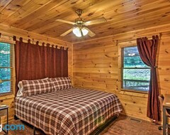 Toàn bộ căn nhà/căn hộ Cozy Ellijay Cabin With Hot Tub And Game Room! (East Ellijay, Hoa Kỳ)