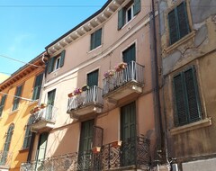 Hotel Verona For Rent Red Theater (Verona, Italy)