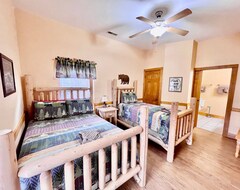 Casa/apartamento entero Absolute Bearadise - Secluded / Mtn View / Hot Tub / Porch Swing / Pool Table (Maryville, EE. UU.)