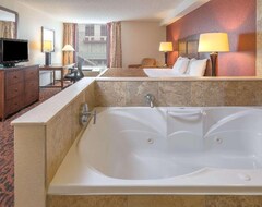 Hotel Ramada By Wyndham Niagara Falls/Fallsview (Niagara Falls, Canadá)