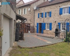 Toàn bộ căn nhà/căn hộ Maison Creusoise Dans Le Village De Fontanieres. (Fontanières, Pháp)