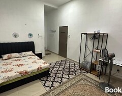 Cijela kuća/apartman Azzahra Homestay Pekan With 3 Bedrooms (Pekan, Malezija)