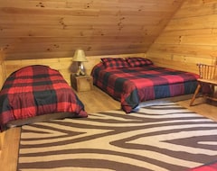 Entire House / Apartment Romantic Getaway In Southeastern Ohio. Family And Pet Friendly. (Malta, USA)