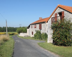 Toàn bộ căn nhà/căn hộ Spacious Farmhouse With Private Pool (Jaulnay, Pháp)