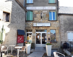 Cijela kuća/apartman Cafe De La Place (Saint-Germain-du-Teil, Francuska)