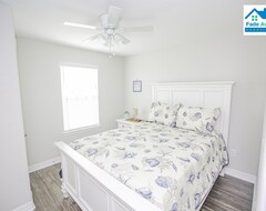 Cijela kuća/apartman Chloes Crib - Sleeps 10 - Close To The Beach & Jetty Park (Surfside Beach, Sjedinjene Američke Države)