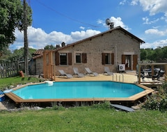 Toàn bộ căn nhà/căn hộ Gite And Chalet Each With Private Pool Ideal For Couples, Families, Pet Friendly (Vaunac, Pháp)